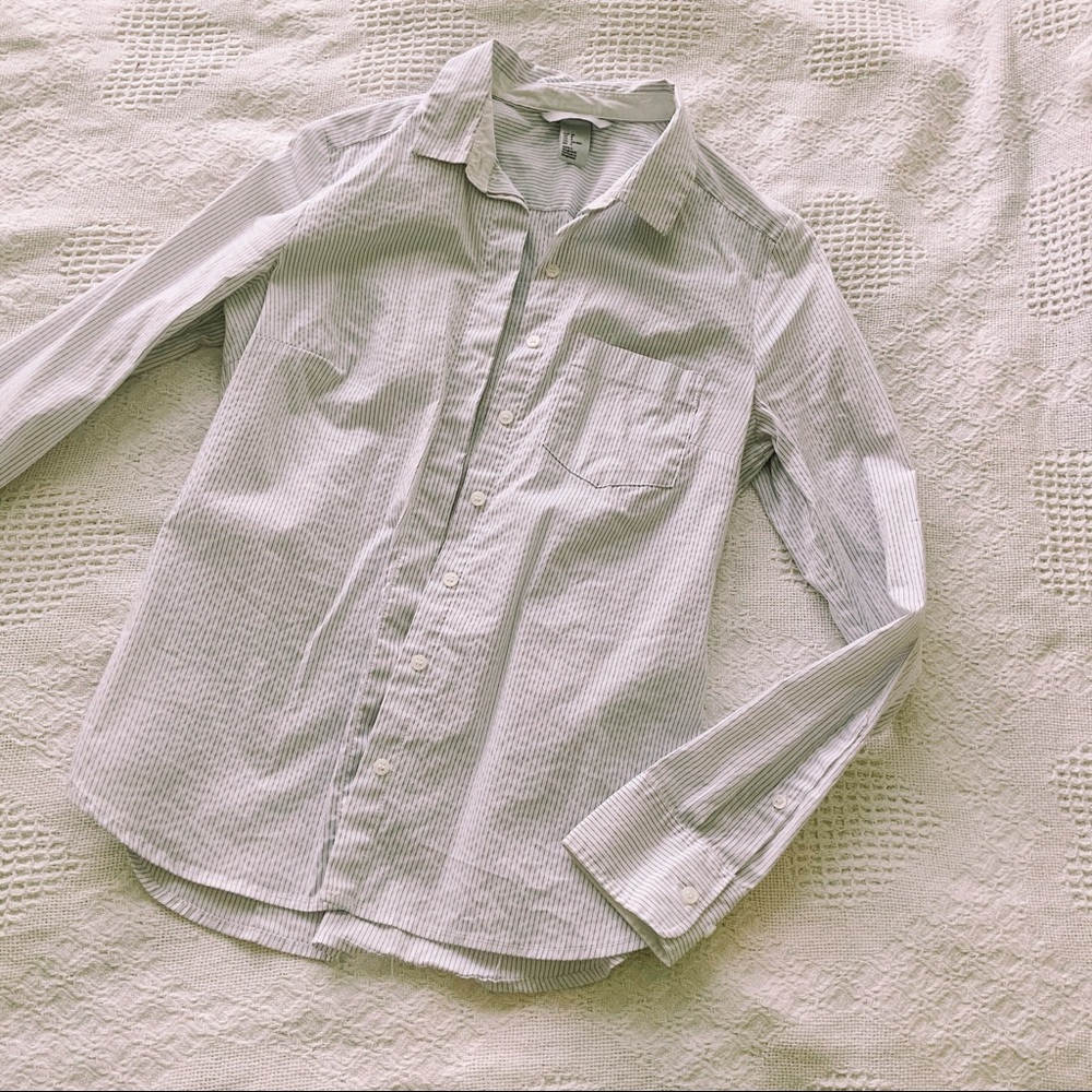 H&M pinstripe crisp long sleeve button down shirt